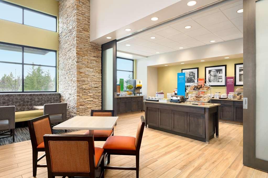 Hampton Inn & Suites سنوكوالمي المطعم الصورة